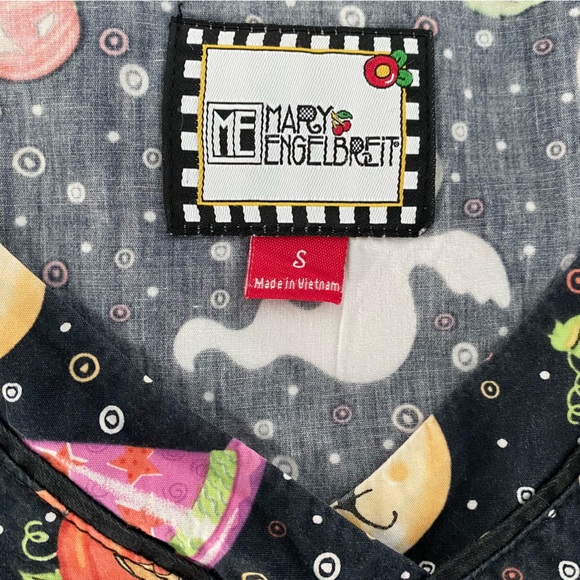 Holiday Scrub tops- Halloween ,Thanksgiving and July 4th
Size small- - Picture 2 of 11